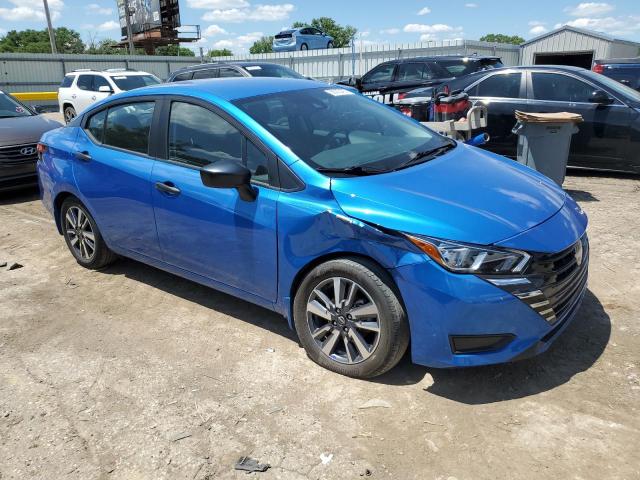  NISSAN VERSA 2024 Синий