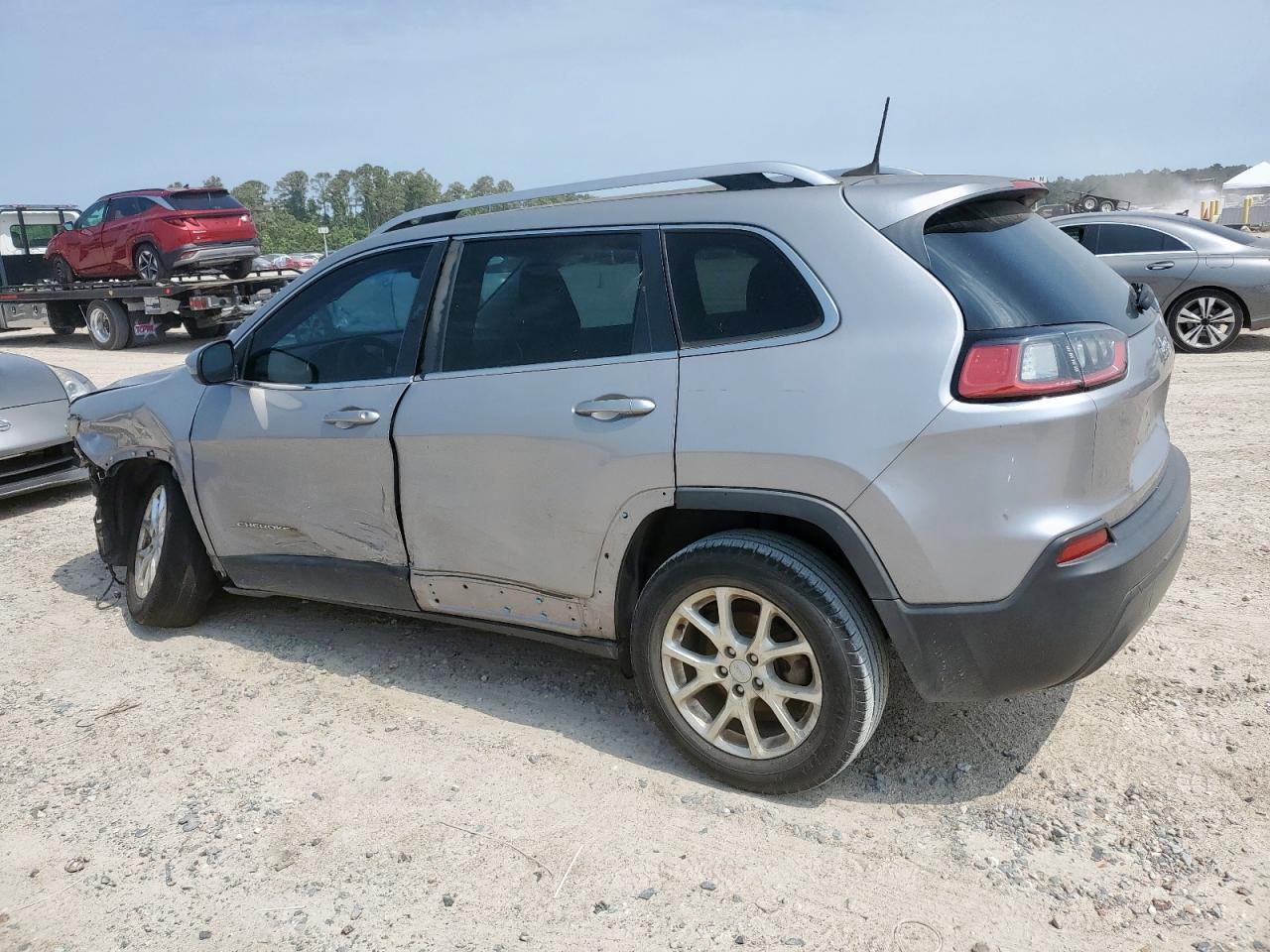 Image 2 of 2019 Jeep Grand Cherokee salvage vehicle - Lot #58076815 at Copart
