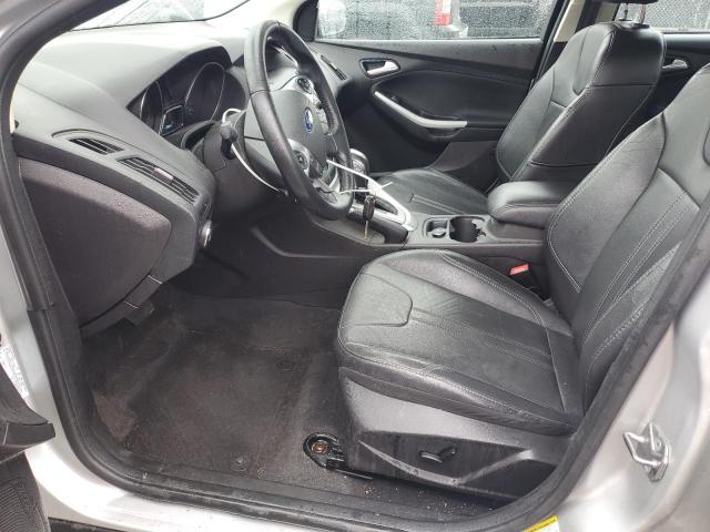 Sedans FORD FOCUS 2014 Srebrny