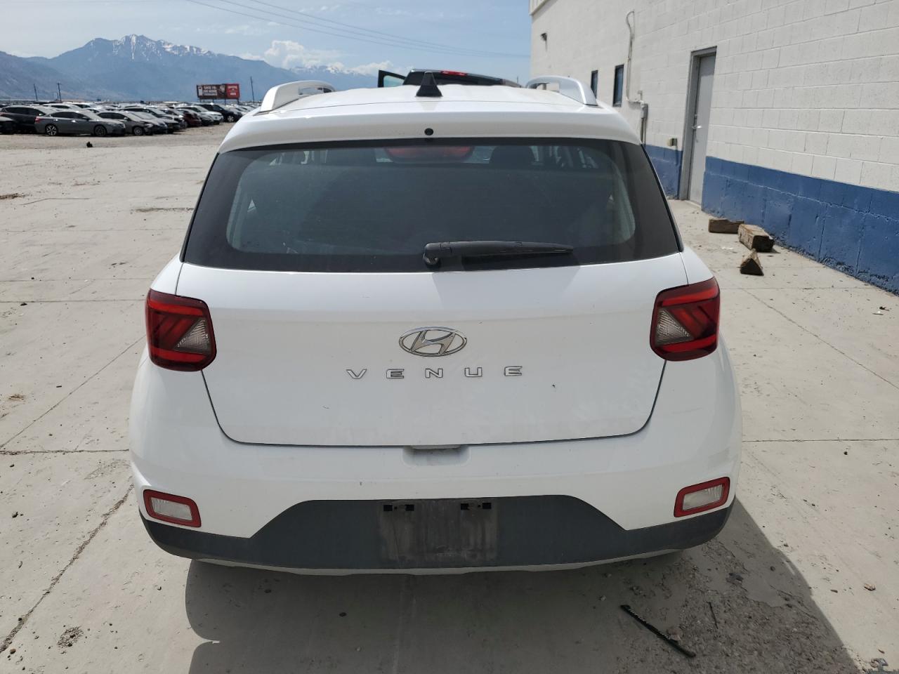 2022 Hyundai Venue Sel VIN: KMHRC8A38NU208306 Lot: 58623695