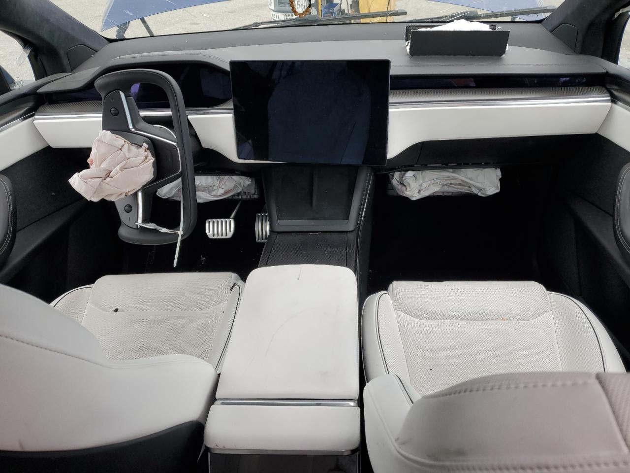 2022 Tesla Model X VIN: 7SAXCBE69NF351743 Lot: 56903975