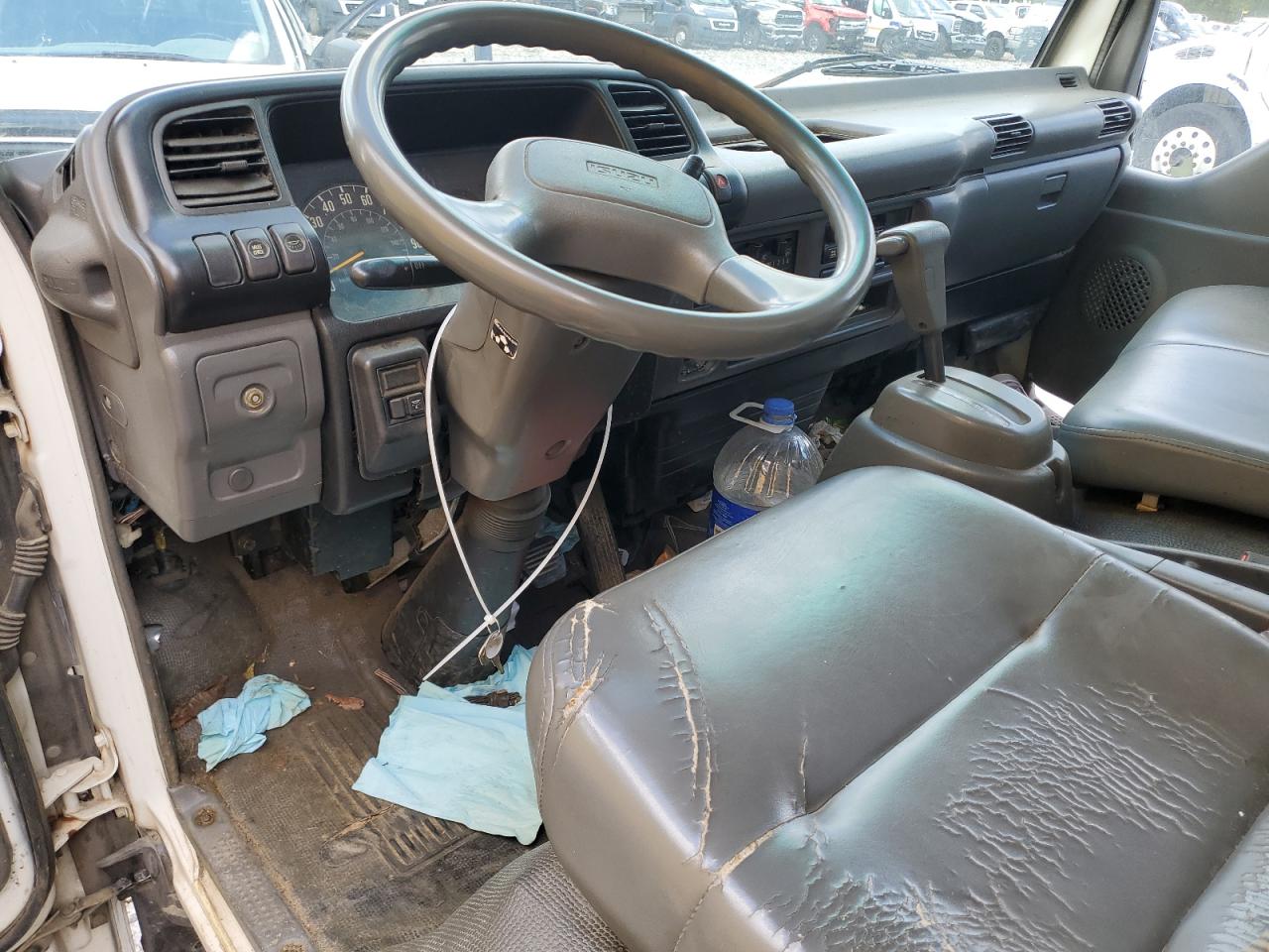 2002 Isuzu Npr VIN: 4KLB4B1R42J800951 Lot: 55808875
