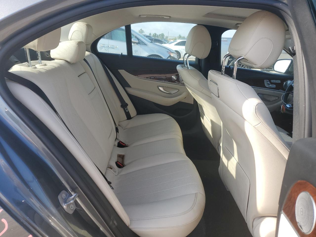 2018 Mercedes-Benz E 300 VIN: WDDZF4JB5JA334264 Lot: 56000385