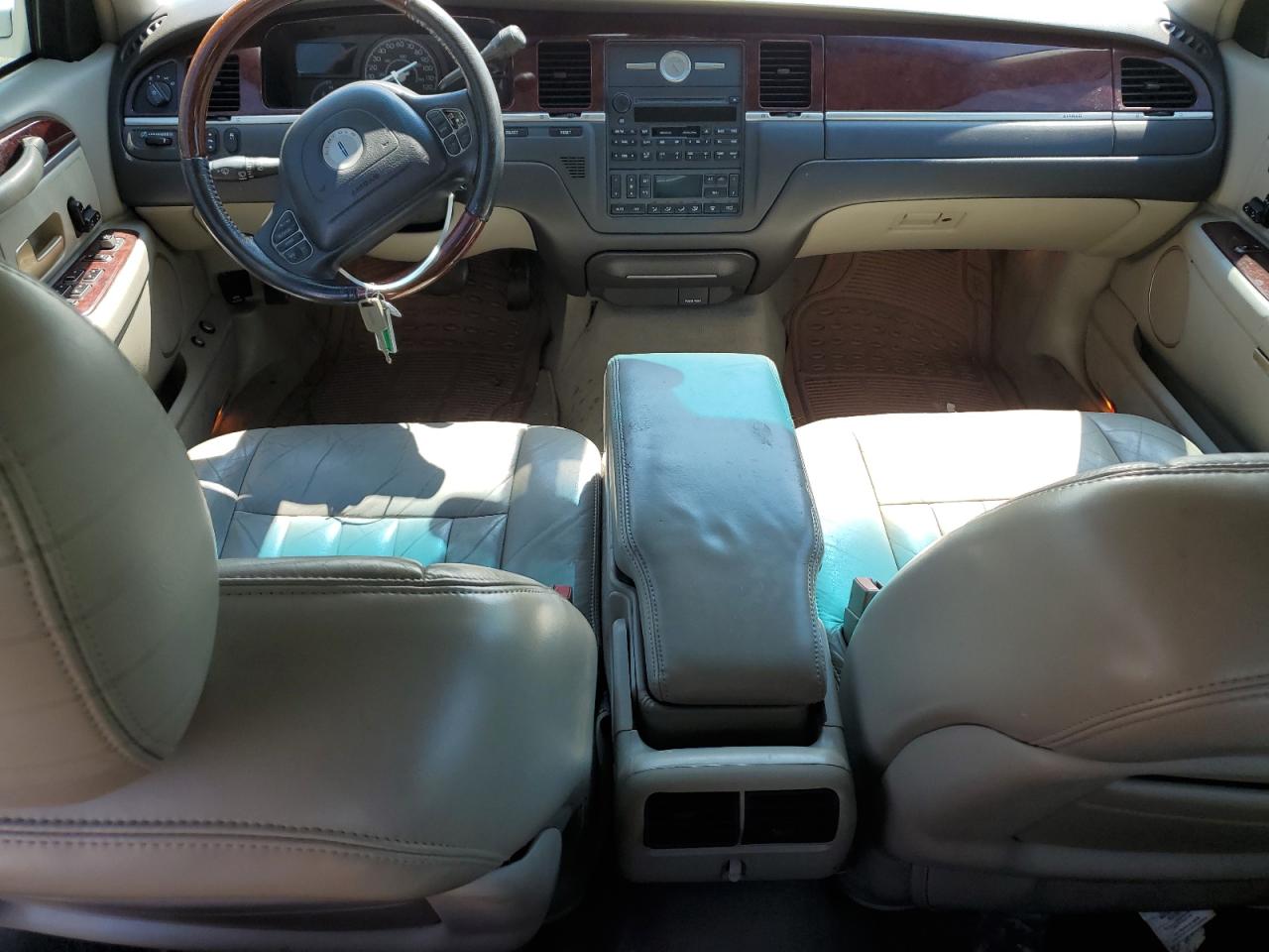 2003 Lincoln Town Car Signature VIN: 1LNHM82W43Y618527 Lot: 56135055