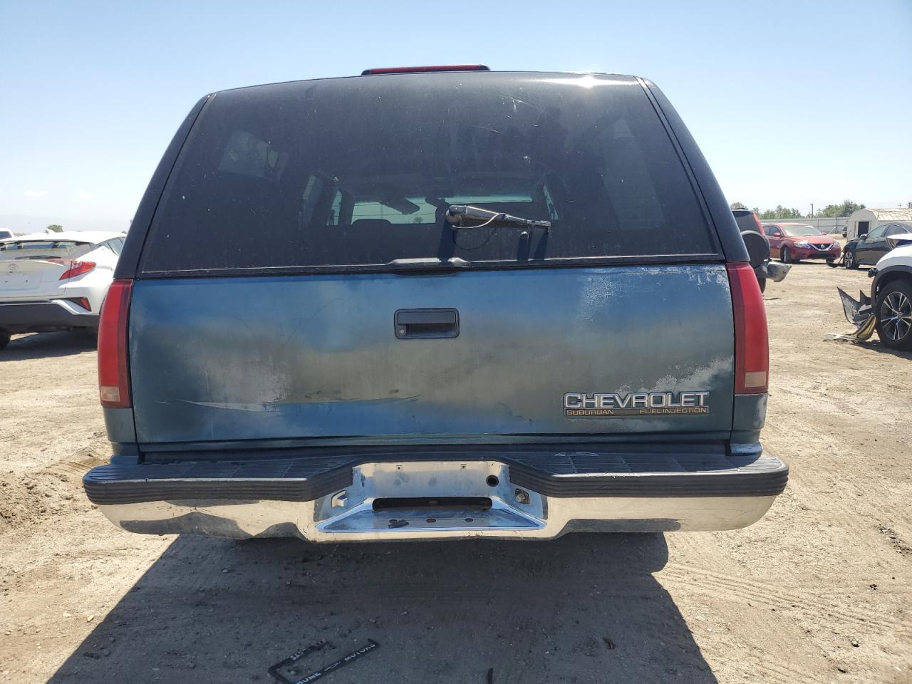 1994 Chevrolet Suburban C1500 VIN: 1GNEC16K9RJ420947 Lot: 55698235