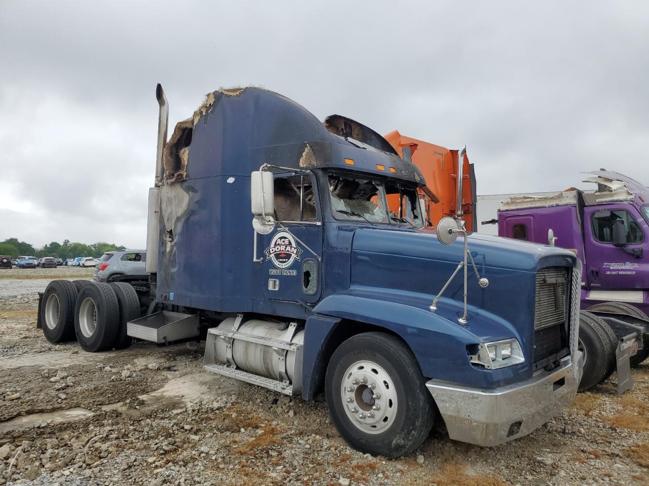 1999 Freightliner Fld Semi Truck zu verkaufen in Gainesville, GA - Burn