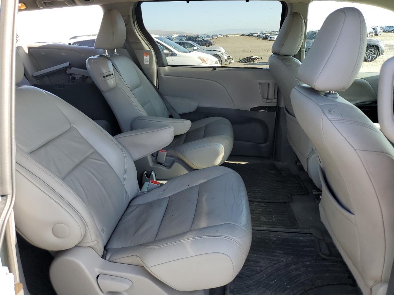 2016 Toyota Sienna Xle VIN: 5TDYK3DC1GS738562 Lot: 56996245