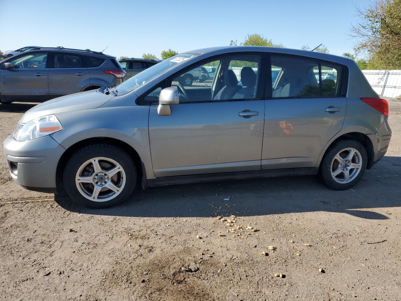 2009 Nissan Versa S продається в London, ON - Front End