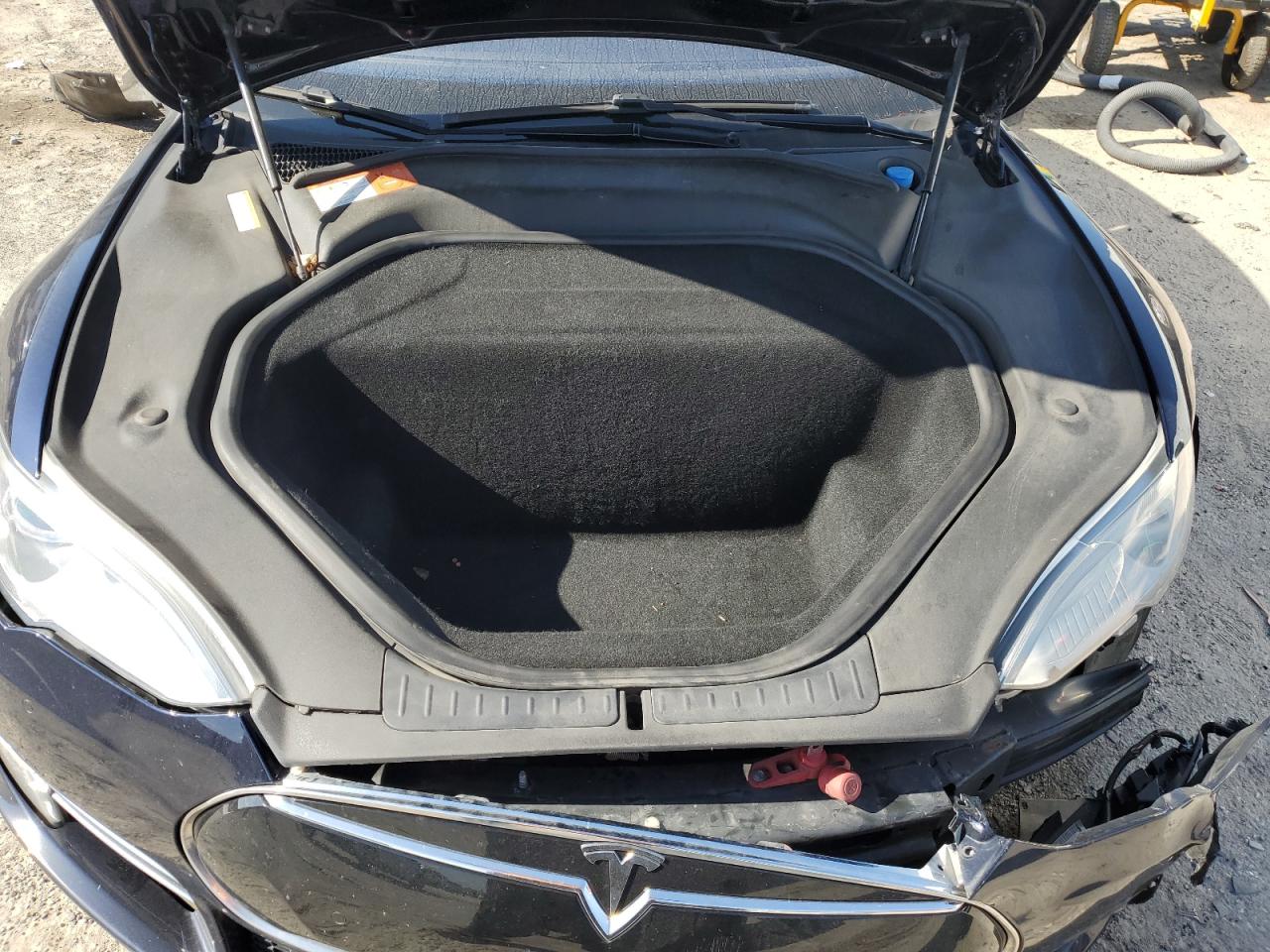 2015 Tesla Model S 85D VIN: 5YJSA1H20FF084302 Lot: 56027045