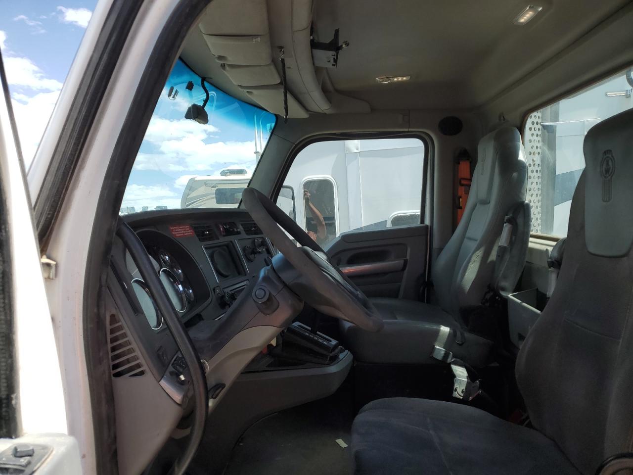 2014 Kenworth T680 Semi Truck VIN: 1XKYA48X1EJ402348 Lot: 56542545
