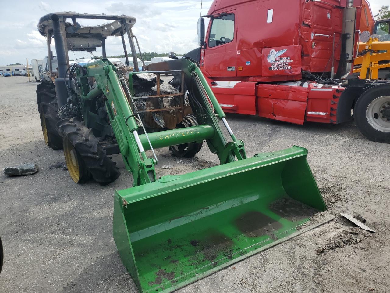 2021 John Deere 5100E Mfwd Tractor na sprzedaż w Jacksonville, FL - Burn