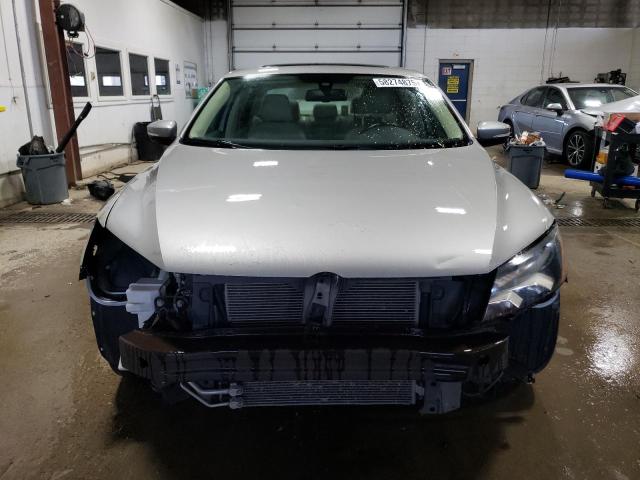 Sedans VOLKSWAGEN PASSAT 2013 Silver