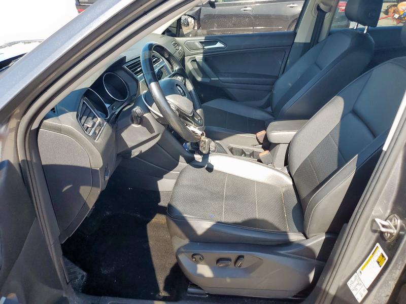  VOLKSWAGEN TIGUAN 2018 Серый
