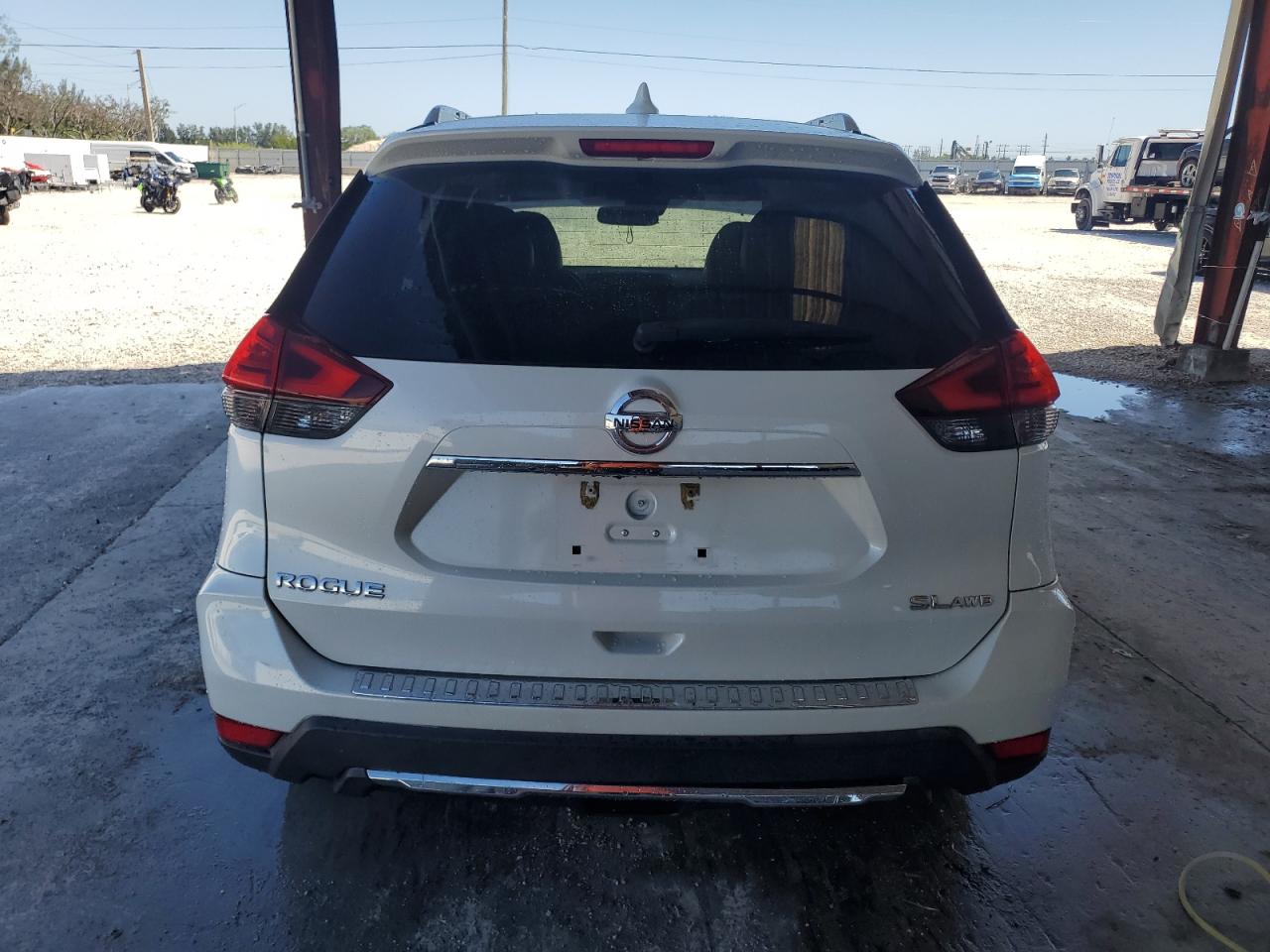 2017 Nissan Rogue Sv VIN: 5N1AT2MV1HC885473 Lot: 56911025