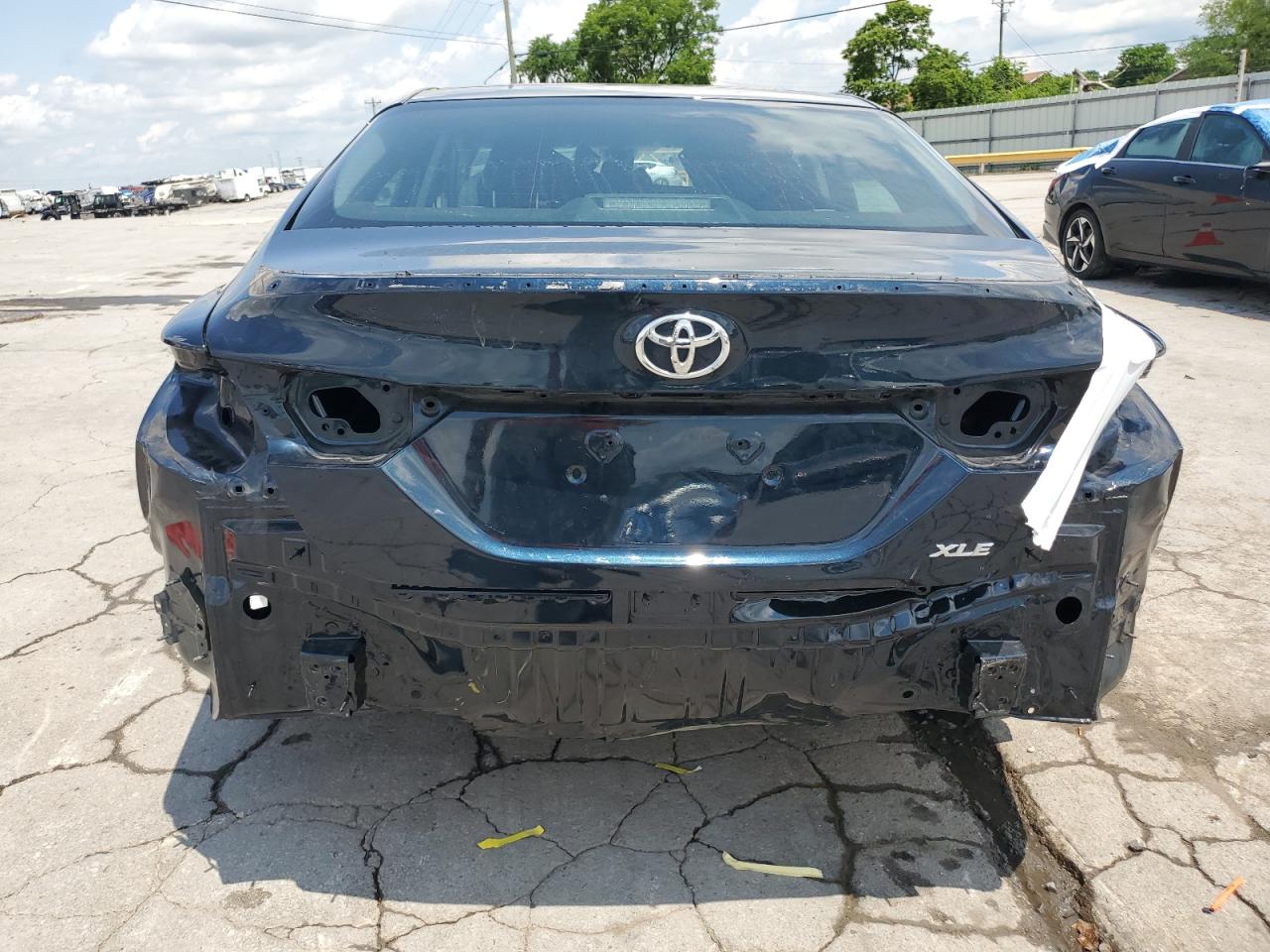 2018 Toyota Camry L VIN: 4T1B11HK5JU640535 Lot: 56927375