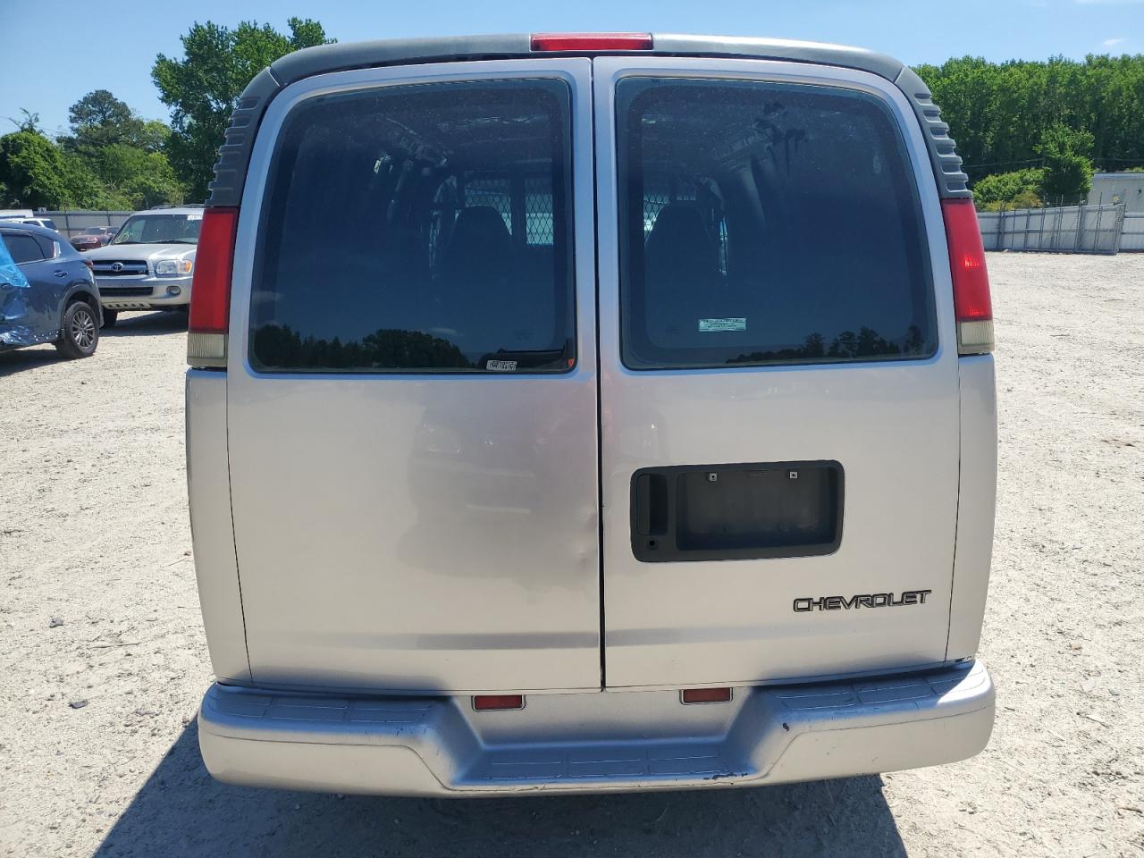 1998 Chevrolet Express G1500 VIN: 1GCEG15W6W1069444 Lot: 57214045