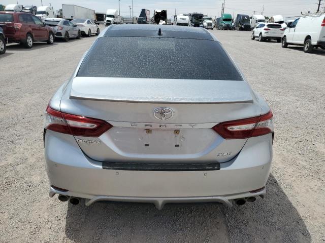  TOYOTA CAMRY 2018 Srebrny