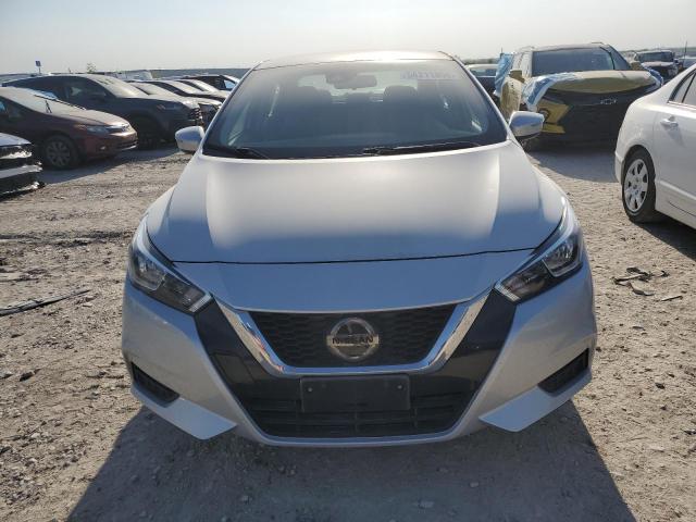  NISSAN VERSA 2021 Серебристый