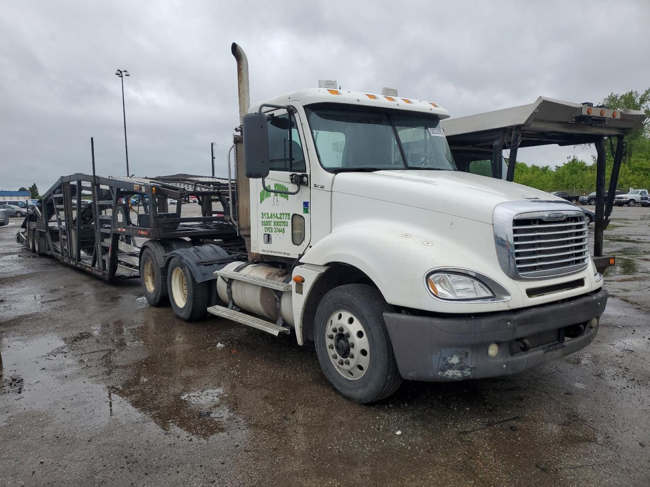 2006 Freightliner Columbia 102 Car Carrier Truck With Car Carrier Trailer იყიდება Woodhaven-ში, MI - Minor Dent/Scratches