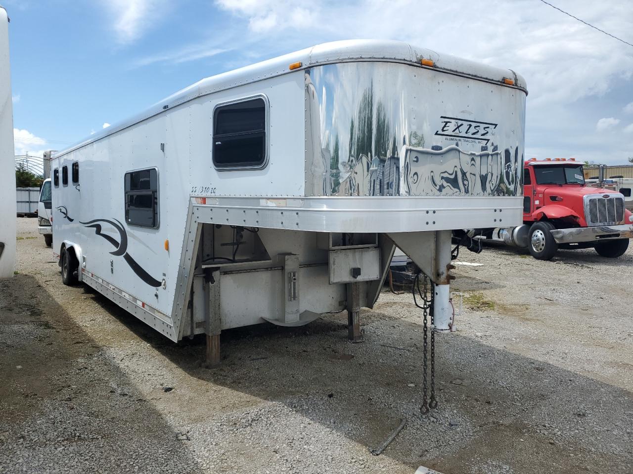 2003 Exiss Horse Trailer იყიდება Lexington-ში, KY - Side