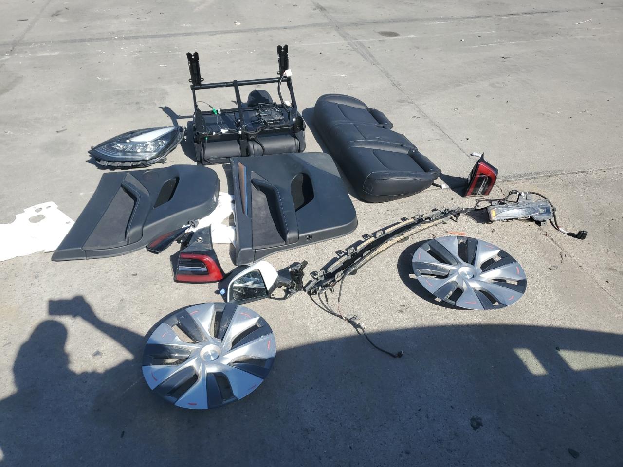 2023 Tesla Model Y VIN: 7SAYGDEE4PF610363 Lot: 56742875