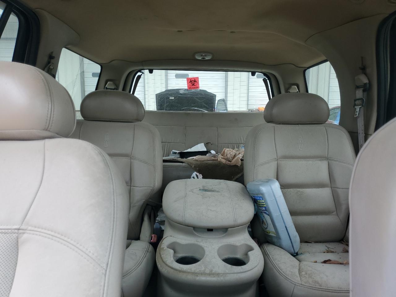 2000 Lincoln Navigator VIN: 5LMFU28A6YLJ24025 Lot: 56555095