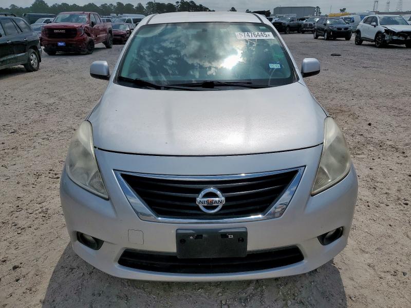  NISSAN VERSA 2013 Srebrny