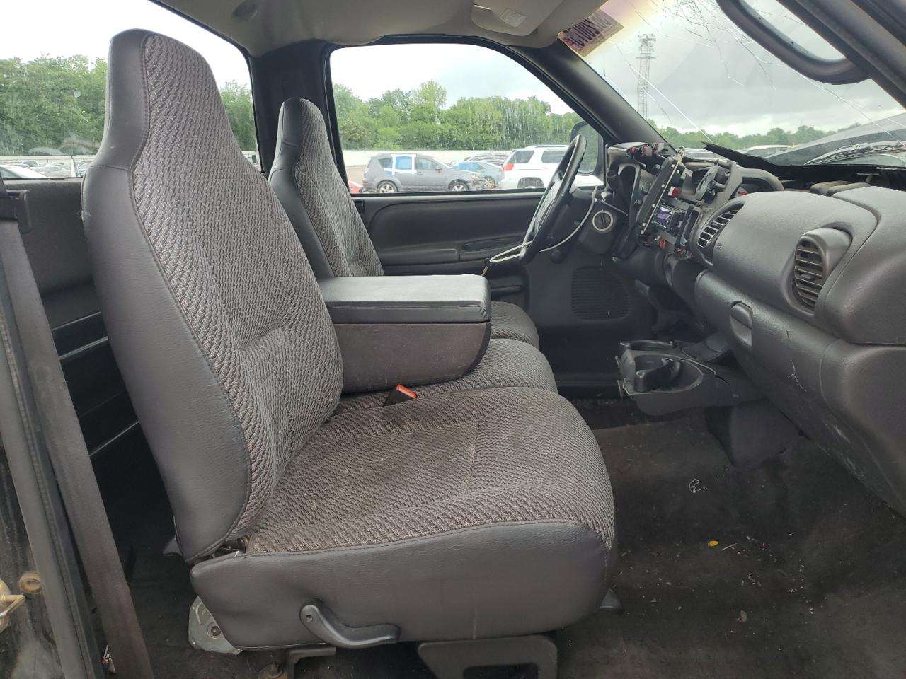 2000 Dodge Ram 1500 VIN: 1B7HC16X1YS629948 Lot: 56220075