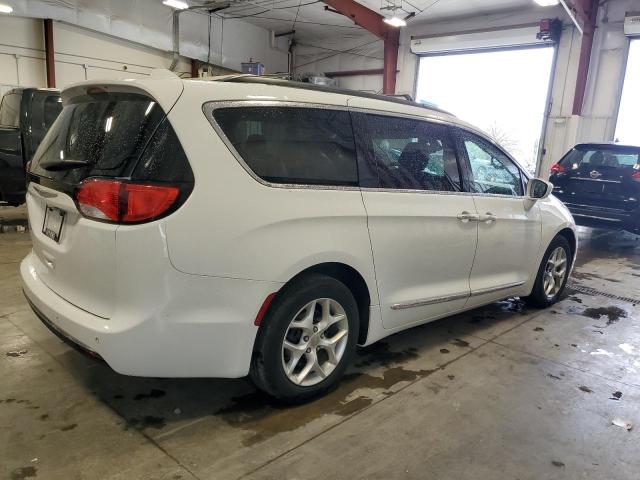  CHRYSLER PACIFICA 2017 White