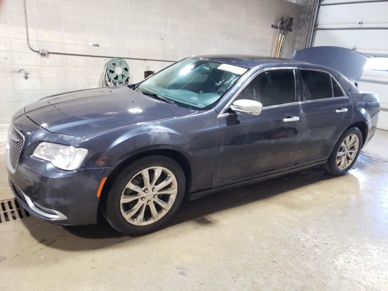 2015 Chrysler 300C Platinum იყიდება Blaine-ში, MN - Rear End