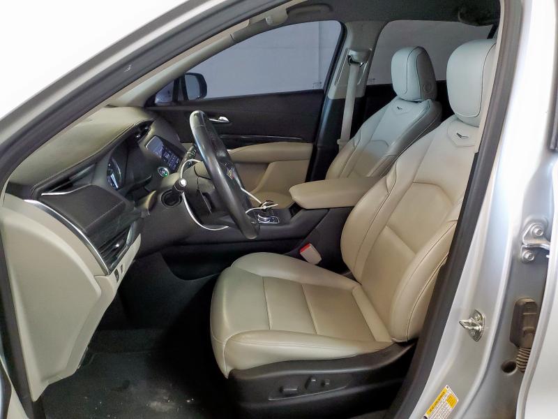  CADILLAC XT4 2022 Серебристый