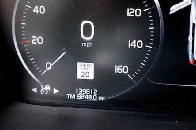  VOLVO XC90 2018 Granatowy