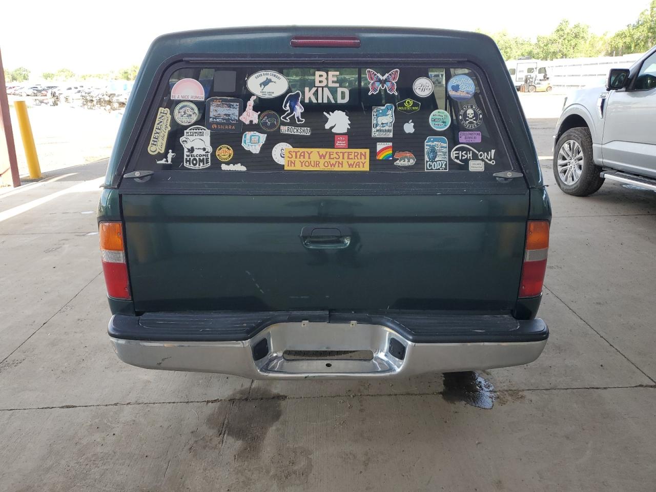 2000 Toyota Tacoma Xtracab VIN: 4TAWN72N8YZ668287 Lot: 57287475