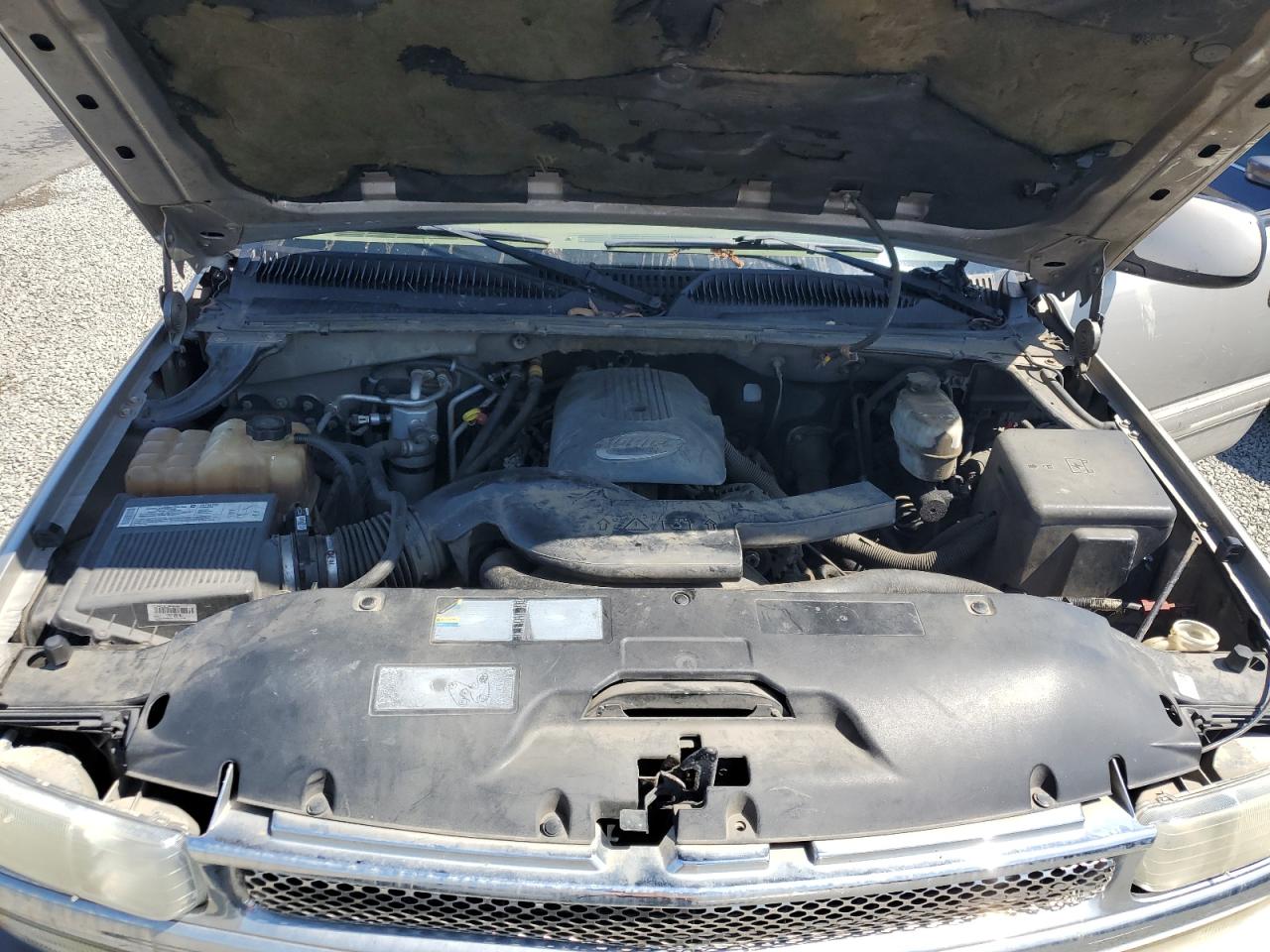 2005 Chevrolet Suburban C2500 VIN: 1GNGC26UX5R163664 Lot: 56362025