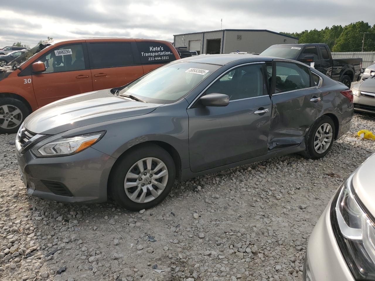 2018 Nissan Altima 2.5 for Sale in Wayland, MI - Side