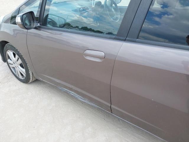 2014 HONDA JAZZ ES +