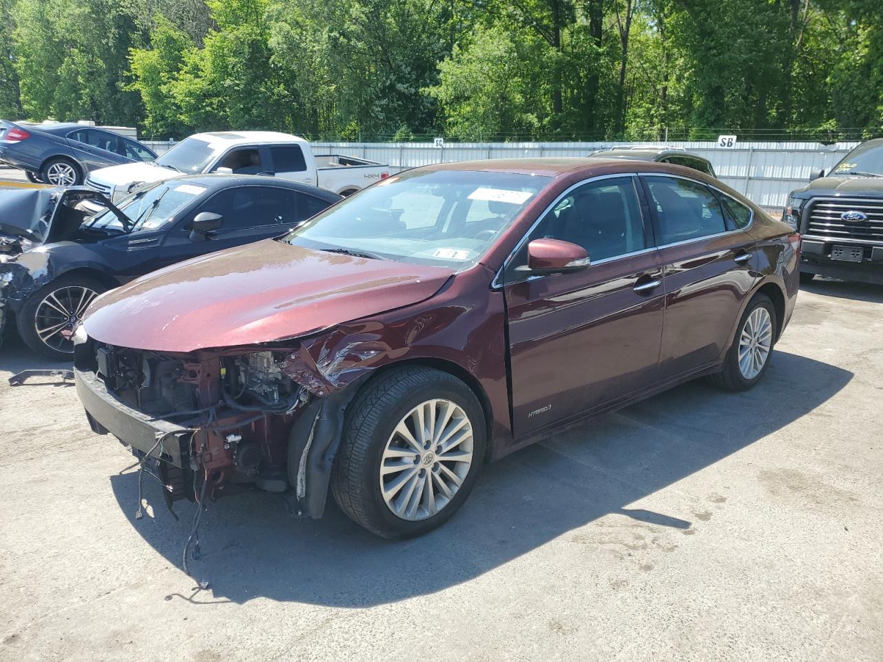 2014 Toyota Avalon Hybrid for Sale in Glassboro, NJ - Front End