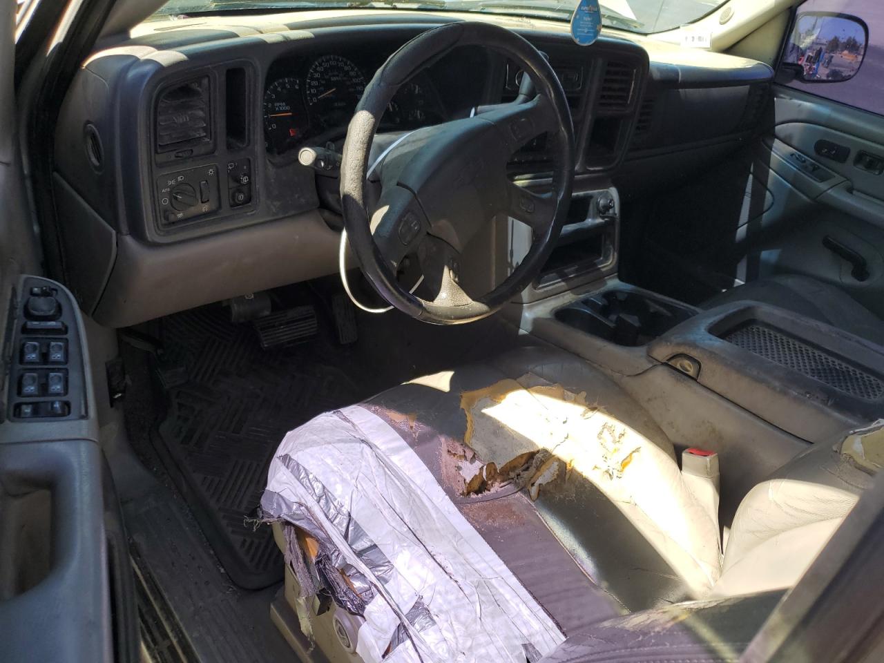 2005 Chevrolet Suburban C2500 VIN: 1GNGC26UX5R163664 Lot: 56362025