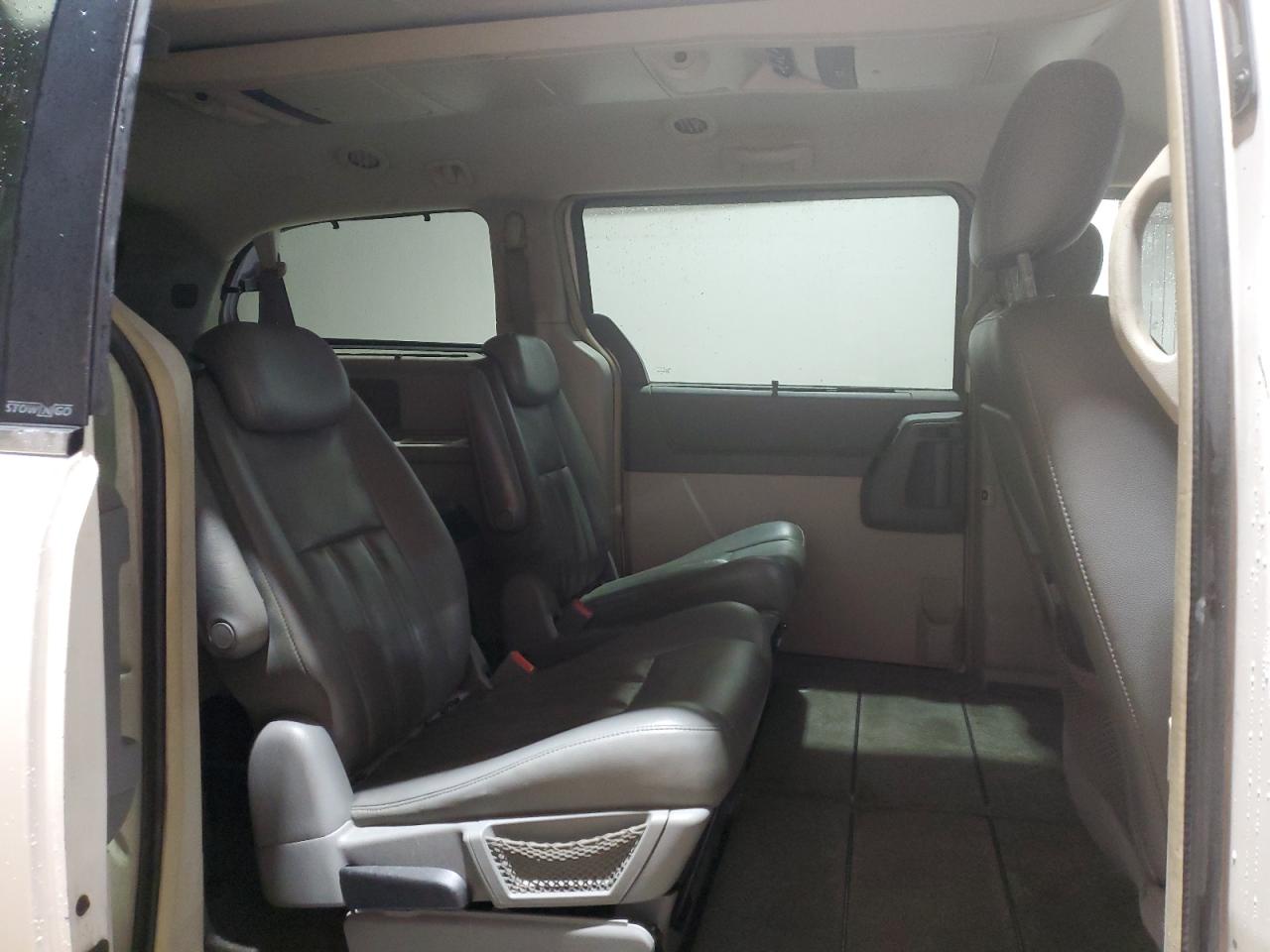 2010 Chrysler Town & Country Touring VIN: 2A4RR5D1XAR133606 Lot: 57327375
