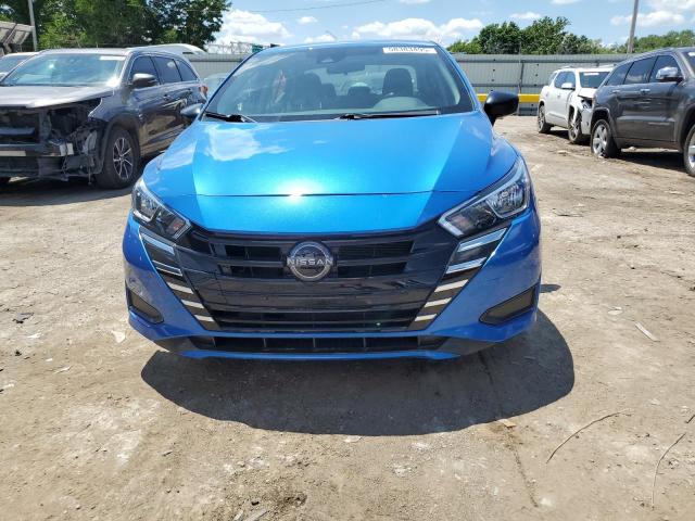  NISSAN VERSA 2024 Синий