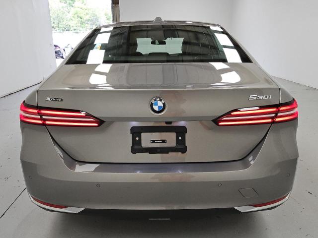  BMW 5 SERIES 2024 tan