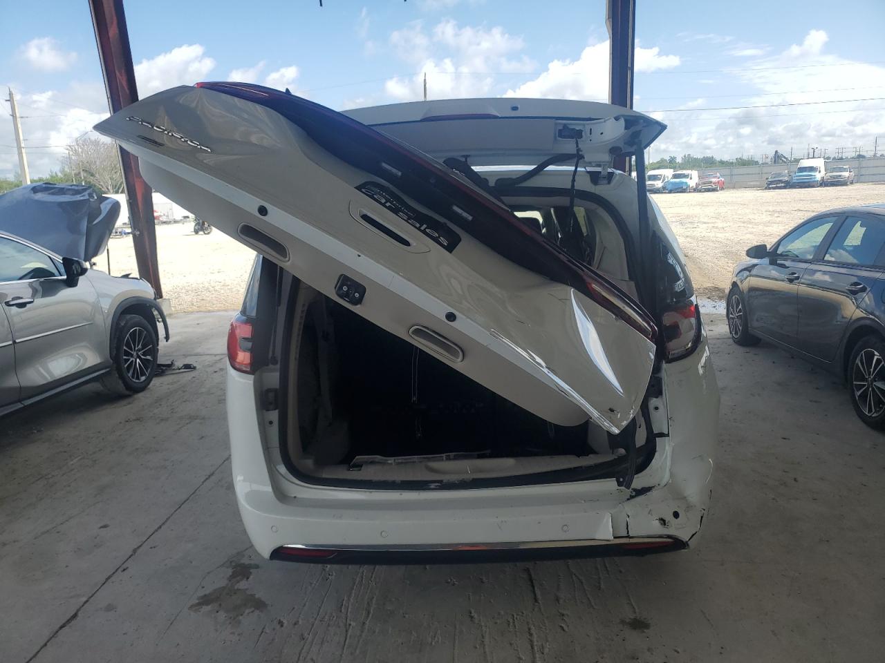 2021 Chrysler Pacifica Touring L VIN: 2C4RC1BG8MR597943 Lot: 56707255