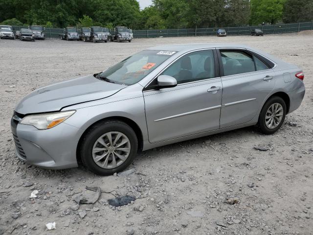 Седани TOYOTA CAMRY 2017 Сріблястий