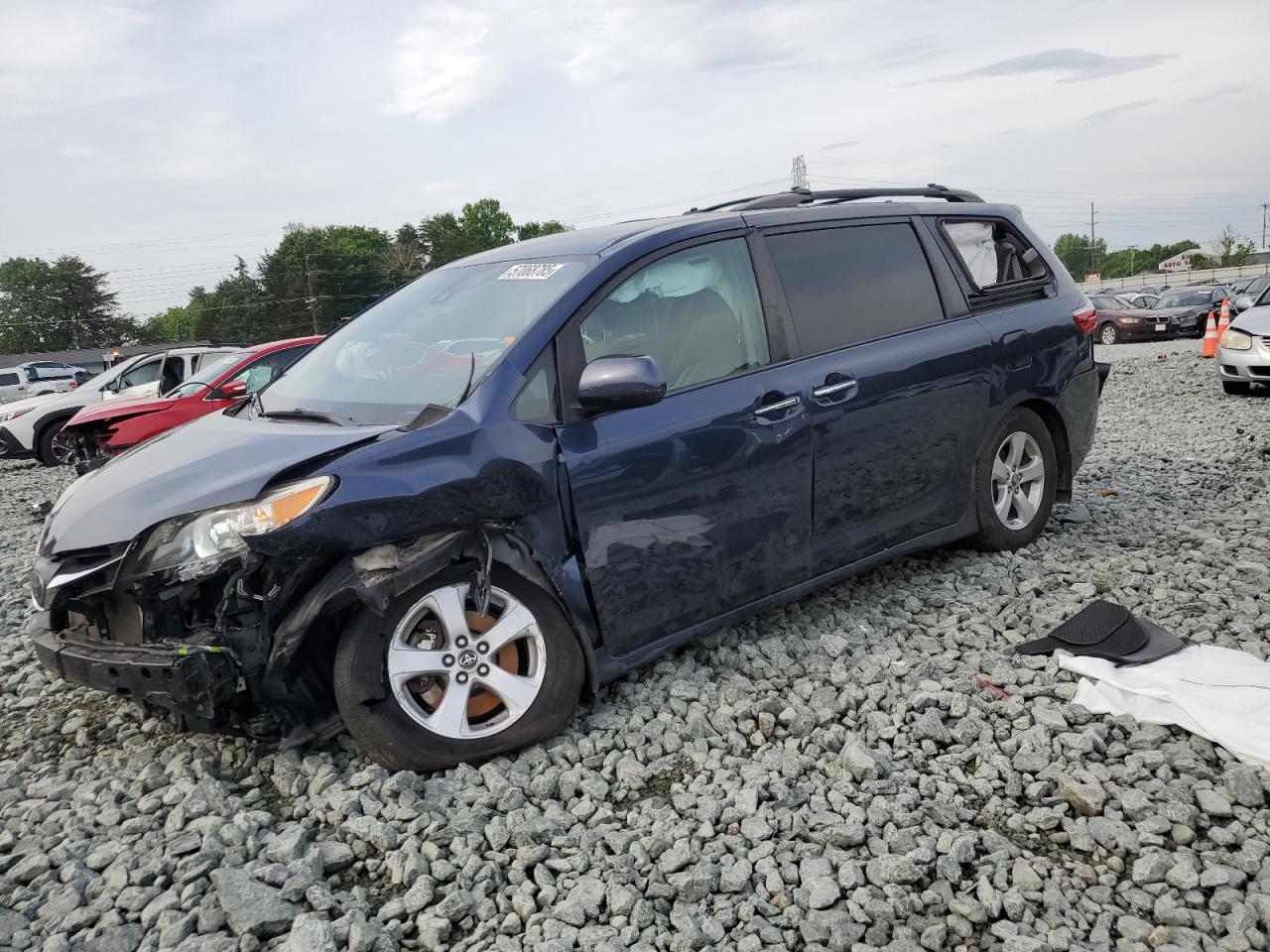 2019 Toyota Sienna Le продається в Mebane, NC - Front End