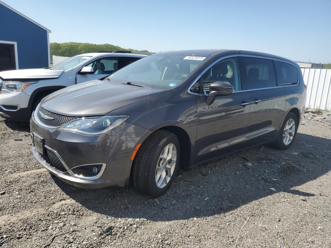 2C4RC1FG4JR117046 CHRYSLER PACIFICA Photo 1