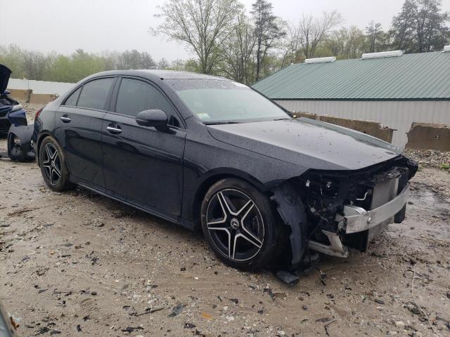  MERCEDES-BENZ A-CLASS 2019 Чорний