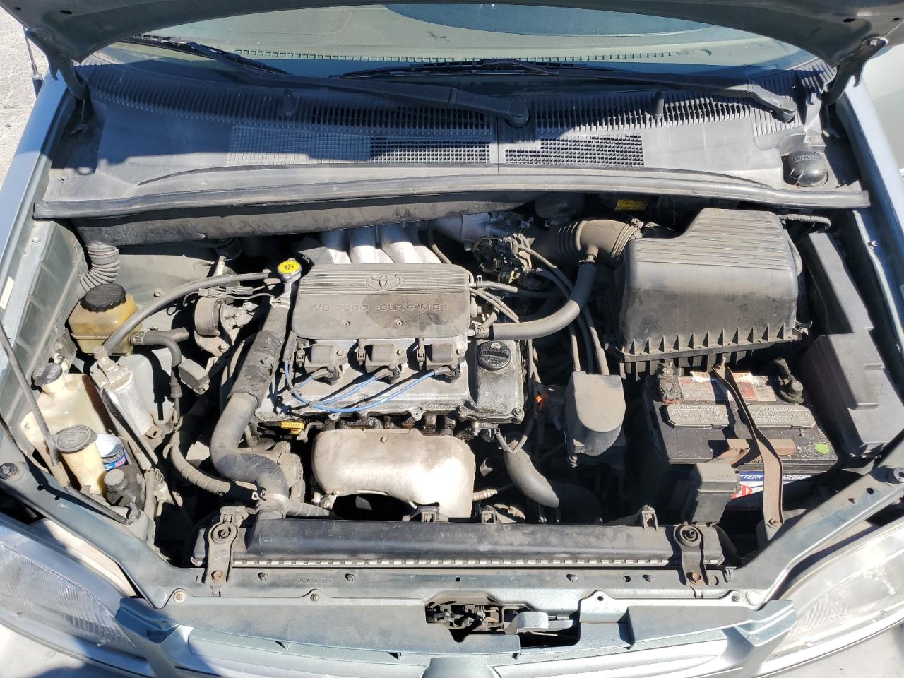 1998 Toyota Sienna Le VIN: 4T3ZF13CXWU030516 Lot: 56433035