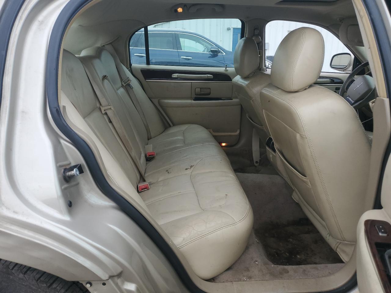2006 Lincoln Town Car Signature Limited VIN: 1LNHM82W86Y631754 Lot: 54253675