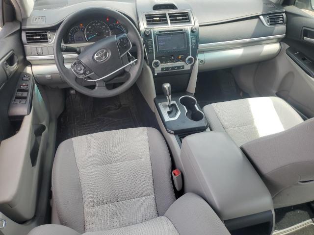 Sedans TOYOTA CAMRY 2014 Srebrny