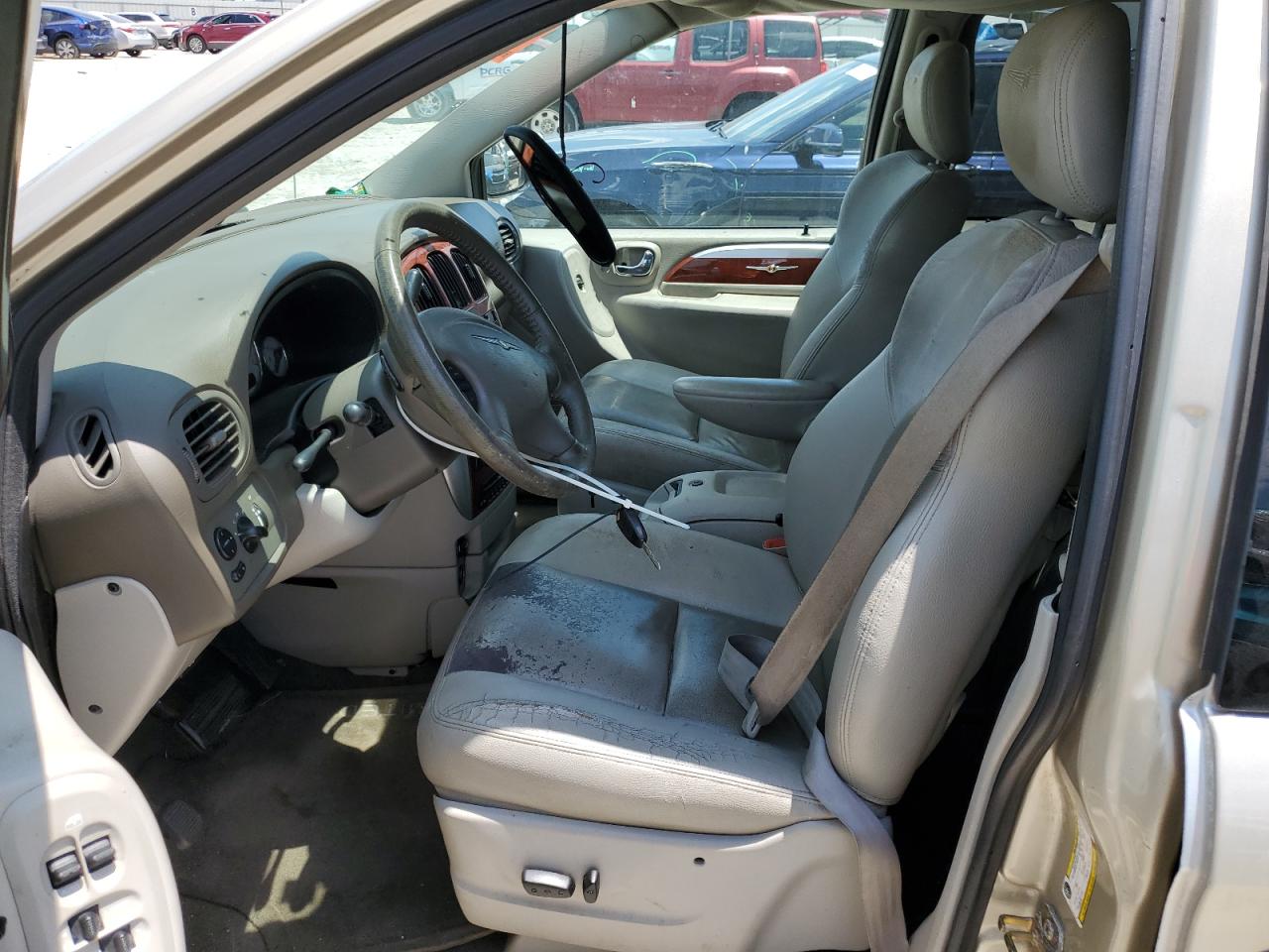 2005 Chrysler Town & Country Limited VIN: 2C8GP64L15R447546 Lot: 56582385